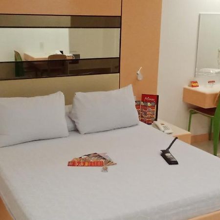 פאסאי Hotel Sogo Buendia מראה חיצוני תמונה